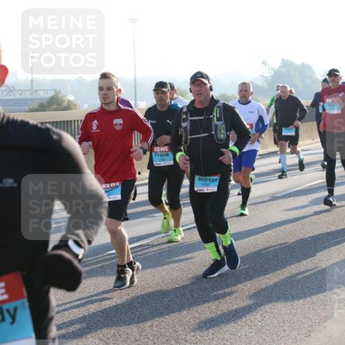 03.10.2025 - Köhlbrandbrückenlauf Lena Gebhardt http://msf.ph/oto/9061390 03.10.2025 09:19:44 Position 1 1931, 1333, 1512 meine-sportfotos.de
