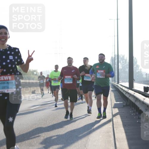 03.10.2025 - Köhlbrandbrückenlauf Jannik Wohlers http://msf.ph/oto/9061391 03.10.2025 09:15:04 Position 3 2979, 1504, 121 meine-sportfotos.de