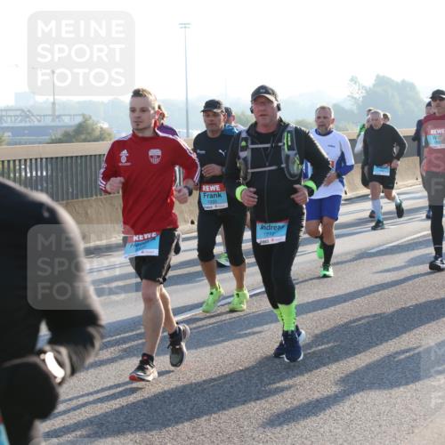 03.10.2025 - Köhlbrandbrückenlauf Lena Gebhardt http://msf.ph/oto/9061396 03.10.2025 09:19:44 Position 1 1333, 1512 meine-sportfotos.de