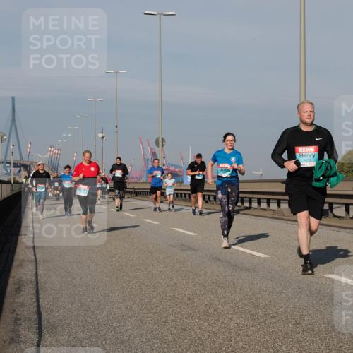 03.10.2025 - Köhlbrandbrückenlauf Fabian Wolf http://msf.ph/oto/9061398 03.10.2025 10:05:44 Position 3 2873 meine-sportfotos.de