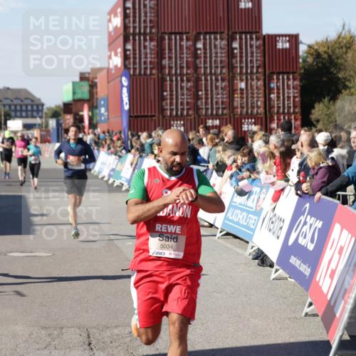 03.10.2025 - Köhlbrandbrückenlauf Jannik Wohlers http://msf.ph/oto/9061432 03.10.2025 13:13:22 Ziel 4191, 4223, 4324, 4373, 4383, 4448, 4463, 4513, 4583, 4853, 5025, 5034, 5204, 5261, 5358, 5678, 5852, 6788, 6789, 6818 meine-sportfotos.de