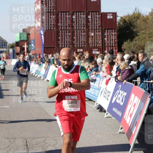 03.10.2025 - Köhlbrandbrückenlauf Jannik Wohlers http://msf.ph/oto/9061445 03.10.2025 13:13:22 Ziel 4191, 4223, 4324, 4373, 4383, 4448, 4463, 4513, 4583, 4853, 5025, 5034, 5204, 5261, 5358, 5678, 5852, 6788, 6789, 6818 meine-sportfotos.de
