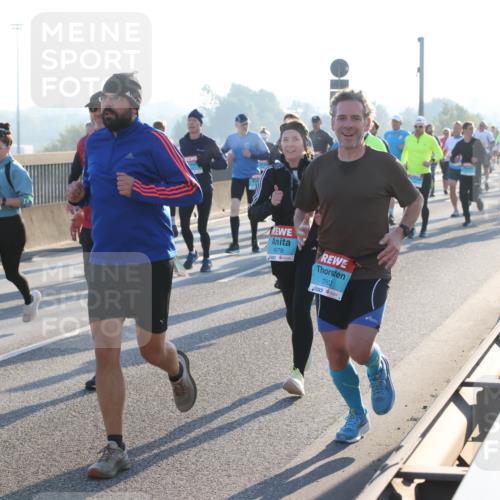 03.10.2025 - Köhlbrandbrückenlauf Lena Gebhardt http://msf.ph/oto/9061454 03.10.2025 09:19:45 Position 1 2716, 1679, 2903 meine-sportfotos.de
