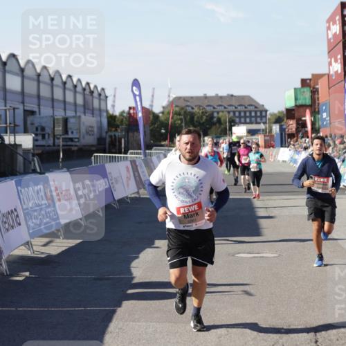 03.10.2025 - Köhlbrandbrückenlauf Jannik Wohlers http://msf.ph/oto/9061465 03.10.2025 13:13:23 Ziel 4191, 4223, 4324, 4373, 4383, 4448, 4463, 4513, 4583, 4853, 5025, 5034, 5204, 5261, 5358, 5852, 6788, 6789, 6818 meine-sportfotos.de