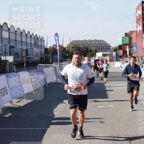 03.10.2025 - Köhlbrandbrückenlauf Jannik Wohlers http://msf.ph/oto/9061475 03.10.2025 13:13:23 Ziel 4191, 4223, 4324, 4373, 4383, 4448, 4463, 4513, 4583, 4853, 5025, 5034, 5204, 5261, 5358, 5852, 6788, 6789, 6818 meine-sportfotos.de