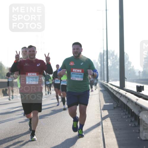 03.10.2025 - Köhlbrandbrückenlauf Jannik Wohlers http://msf.ph/oto/9061491 03.10.2025 09:15:06 Position 3 1213, 3603 meine-sportfotos.de
