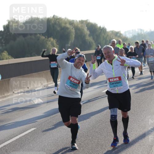 03.10.2025 - Köhlbrandbrückenlauf Jannik Wohlers http://msf.ph/oto/9061492 03.10.2025 09:23:02 Position 3 3677, 3675 meine-sportfotos.de