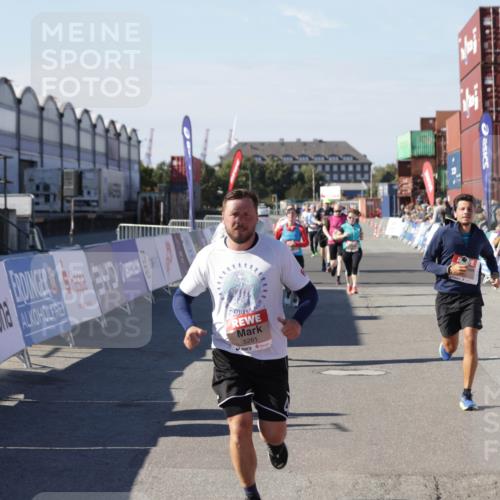 03.10.2025 - Köhlbrandbrückenlauf Jannik Wohlers http://msf.ph/oto/9061500 03.10.2025 13:13:23 Ziel 4191, 4223, 4324, 4373, 4383, 4448, 4463, 4513, 4583, 4853, 5025, 5034, 5204, 5261, 5358, 5852, 6788, 6789, 6818 meine-sportfotos.de