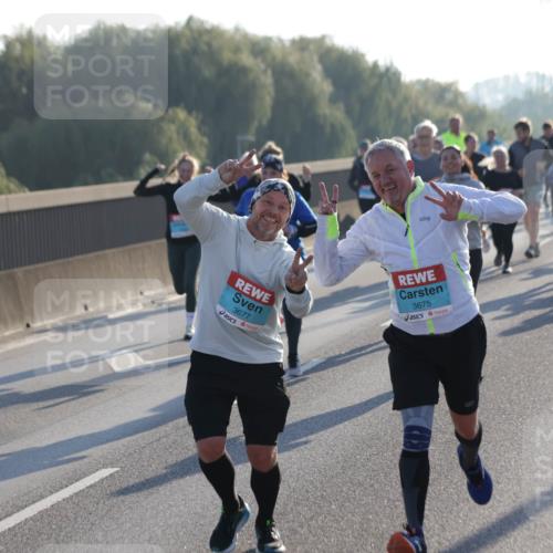 03.10.2025 - Köhlbrandbrückenlauf Jannik Wohlers http://msf.ph/oto/9061504 03.10.2025 09:23:02 Position 3 3677, 3675 meine-sportfotos.de