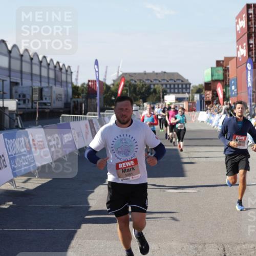 03.10.2025 - Köhlbrandbrückenlauf Jannik Wohlers http://msf.ph/oto/9061505 03.10.2025 13:13:23 Ziel 4191, 4223, 4324, 4373, 4383, 4448, 4463, 4513, 4583, 4853, 5025, 5034, 5204, 5261, 5358, 5852, 6788, 6789, 6818 meine-sportfotos.de