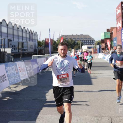 03.10.2025 - Köhlbrandbrückenlauf Jannik Wohlers http://msf.ph/oto/9061520 03.10.2025 13:13:24 Ziel 4191, 4223, 4324, 4373, 4383, 4448, 4463, 4513, 4583, 4853, 5034, 5204, 5261, 5358, 5852, 6788, 6789, 6818 meine-sportfotos.de