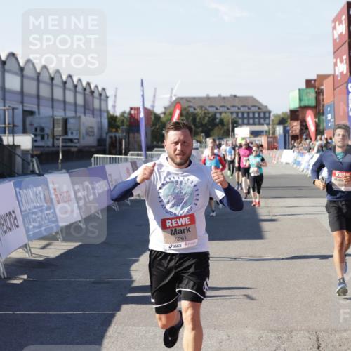 03.10.2025 - Köhlbrandbrückenlauf Jannik Wohlers http://msf.ph/oto/9061524 03.10.2025 13:13:24 Ziel 4191, 4223, 4324, 4373, 4383, 4448, 4463, 4513, 4583, 4853, 5034, 5204, 5261, 5358, 5852, 6788, 6789, 6818 meine-sportfotos.de
