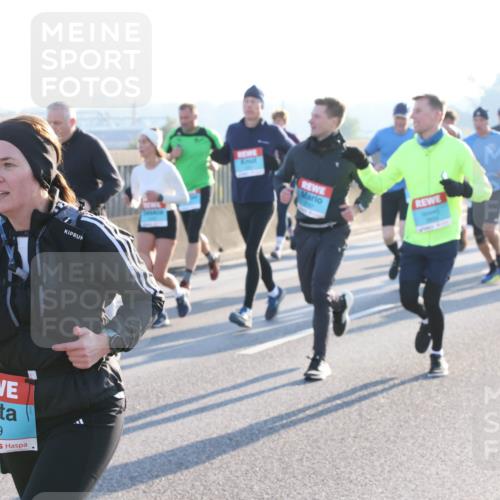 03.10.2025 - Köhlbrandbrückenlauf Lena Gebhardt http://msf.ph/oto/9061526 03.10.2025 09:19:47 Position 1 79 meine-sportfotos.de