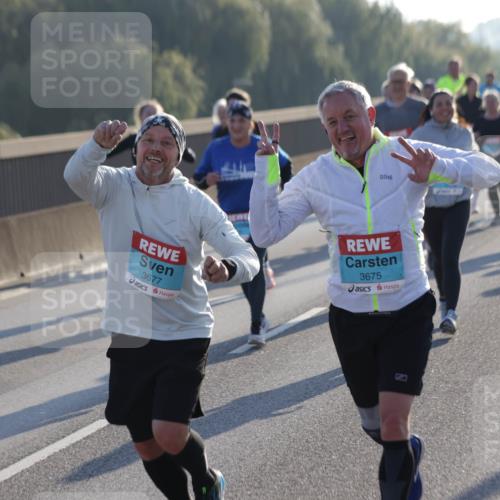 03.10.2025 - Köhlbrandbrückenlauf Jannik Wohlers http://msf.ph/oto/9061537 03.10.2025 09:23:03 Position 3 3677, 3675 meine-sportfotos.de