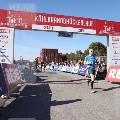 03.10.2025 - Köhlbrandbrückenlauf Lena Gebhardt http://msf.ph/oto/9061548 03.10.2025 13:11:25 Ziel 4293, 4315, 4325, 4597, 4999, 5145, 5522, 5754, 5794, 5939, 6028, 6080, 6563, 6680, 6685, 6686, 6690, 6691, 6726, 6727 meine-sportfotos.de