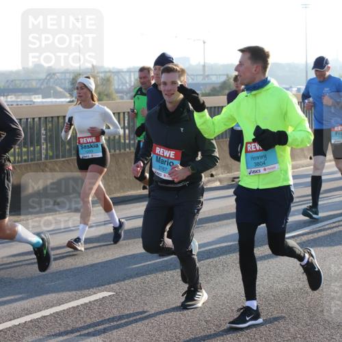 03.10.2025 - Köhlbrandbrückenlauf Lena Gebhardt http://msf.ph/oto/9061549 03.10.2025 09:19:48 Position 1 1450, 1203, 2767, 3804 meine-sportfotos.de