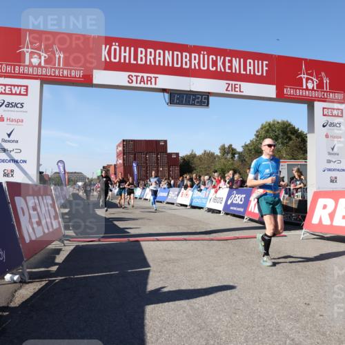 03.10.2025 - Köhlbrandbrückenlauf Lena Gebhardt http://msf.ph/oto/9061556 03.10.2025 13:11:25 Ziel 4293, 4315, 4325, 4597, 4999, 5145, 5522, 5754, 5794, 5939, 6028, 6080, 6563, 6680, 6685, 6686, 6690, 6691, 6726, 6727 meine-sportfotos.de