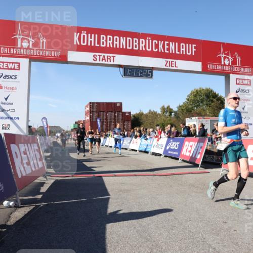 03.10.2025 - Köhlbrandbrückenlauf Lena Gebhardt http://msf.ph/oto/9061562 03.10.2025 13:11:25 Ziel 4293, 4315, 4325, 4597, 4999, 5145, 5522, 5754, 5794, 5939, 6028, 6080, 6563, 6680, 6685, 6686, 6690, 6691, 6726, 6727 meine-sportfotos.de