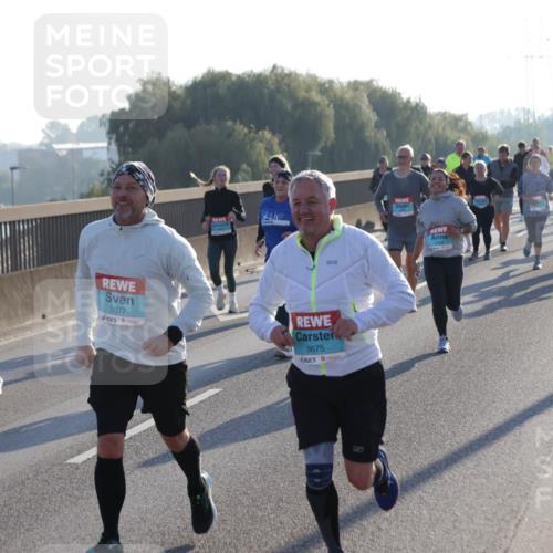 03.10.2025 - Köhlbrandbrückenlauf Jannik Wohlers http://msf.ph/oto/9061584 03.10.2025 09:23:03 Position 3 3677, 3675 meine-sportfotos.de