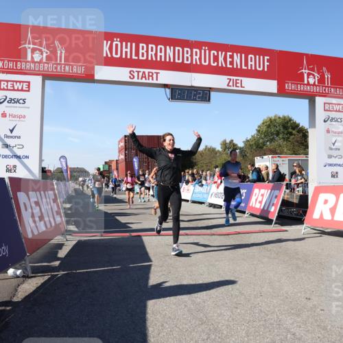 03.10.2025 - Köhlbrandbrückenlauf Lena Gebhardt http://msf.ph/oto/9061593 03.10.2025 13:11:27 Ziel 4293, 4315, 4325, 4427, 4501, 4597, 4999, 5145, 5754, 5794, 5939, 6028, 6080, 6563, 6680, 6685, 6686, 6690, 6691, 6726 meine-sportfotos.de