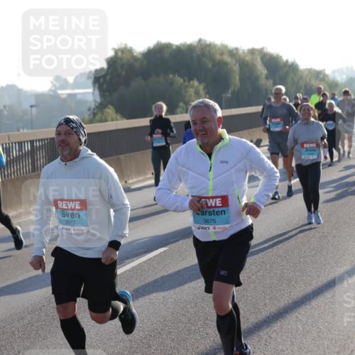 03.10.2025 - Köhlbrandbrückenlauf Jannik Wohlers http://msf.ph/oto/9061600 03.10.2025 09:23:03 Position 3 3677, 3675 meine-sportfotos.de