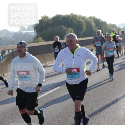 03.10.2025 - Köhlbrandbrückenlauf Jannik Wohlers http://msf.ph/oto/9061603 03.10.2025 09:23:03 Position 3 3677, 3675 meine-sportfotos.de