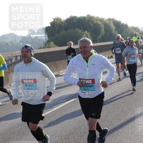 03.10.2025 - Köhlbrandbrückenlauf Jannik Wohlers http://msf.ph/oto/9061609 03.10.2025 09:23:03 Position 3 3677, 3675 meine-sportfotos.de