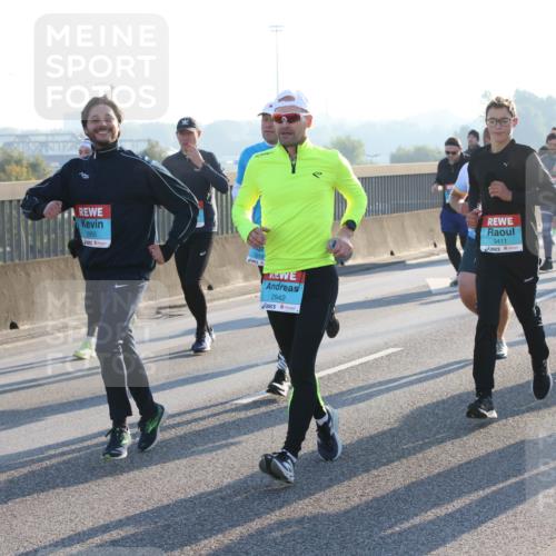 03.10.2025 - Köhlbrandbrückenlauf Lena Gebhardt http://msf.ph/oto/9061625 03.10.2025 09:19:51 Position 1 2950, 2942, 3411, 3410 meine-sportfotos.de