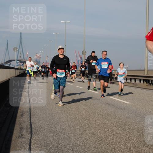 03.10.2025 - Köhlbrandbrückenlauf Fabian Wolf http://msf.ph/oto/9061627 03.10.2025 10:05:50 Position 3 1875, 2801, 3159 meine-sportfotos.de