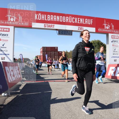 03.10.2025 - Köhlbrandbrückenlauf Lena Gebhardt http://msf.ph/oto/9061635 03.10.2025 13:11:28 Ziel 4293, 4315, 4325, 4427, 4501, 4597, 4999, 5145, 5754, 5794, 5939, 6028, 6080, 6563, 6680, 6685, 6686, 6690, 6691, 6726 meine-sportfotos.de