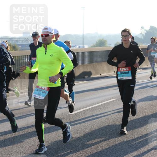 03.10.2025 - Köhlbrandbrückenlauf Lena Gebhardt http://msf.ph/oto/9061642 03.10.2025 09:19:51 Position 1 2950, 2942, 3411, 3410, 11 meine-sportfotos.de