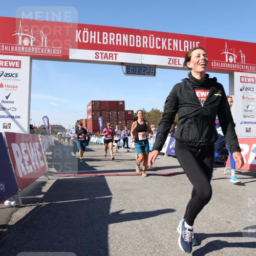 03.10.2025 - Köhlbrandbrückenlauf Lena Gebhardt http://msf.ph/oto/9061651 03.10.2025 13:11:28 Ziel 4293, 4315, 4325, 4427, 4501, 4597, 4999, 5145, 5754, 5794, 5939, 6028, 6080, 6563, 6680, 6685, 6686, 6690, 6691, 6726 meine-sportfotos.de