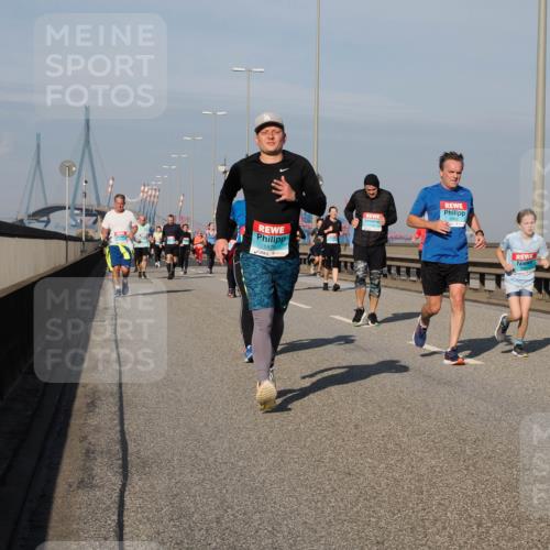 03.10.2025 - Köhlbrandbrückenlauf Fabian Wolf http://msf.ph/oto/9061663 03.10.2025 10:05:51 Position 3 1875, 2862, 2861 meine-sportfotos.de