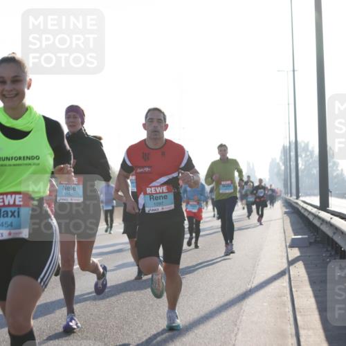 03.10.2025 - Köhlbrandbrückenlauf Jannik Wohlers http://msf.ph/oto/9061670 03.10.2025 09:15:11 Position 3 56, 2024, 3454, 1152, 1297 meine-sportfotos.de