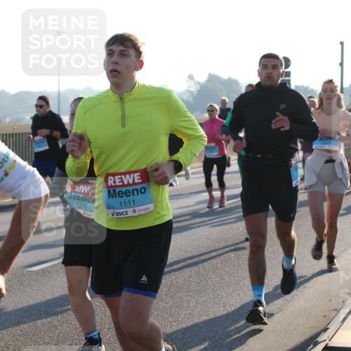 03.10.2025 - Köhlbrandbrückenlauf Lena Gebhardt http://msf.ph/oto/9061687 03.10.2025 09:19:52 Position 1 5, 3410, 1335, 1111, 1437 meine-sportfotos.de