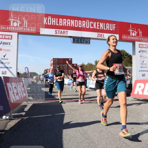 03.10.2025 - Köhlbrandbrückenlauf Lena Gebhardt http://msf.ph/oto/9061689 03.10.2025 13:11:30 Ziel 4158, 4293, 4315, 4325, 4427, 4501, 4597, 4617, 4799, 4999, 5145, 5754, 5794, 5939, 6028, 6080, 6563, 6680, 6690, 6691, 6726 meine-sportfotos.de