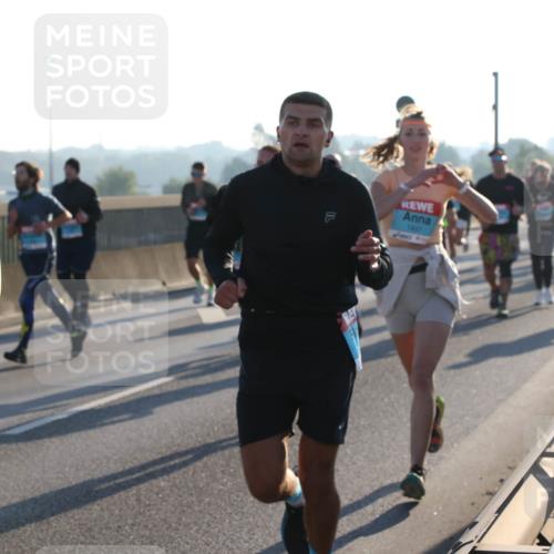 03.10.2025 - Köhlbrandbrückenlauf Lena Gebhardt http://msf.ph/oto/9061708 03.10.2025 09:19:53 Position 1 1437 meine-sportfotos.de