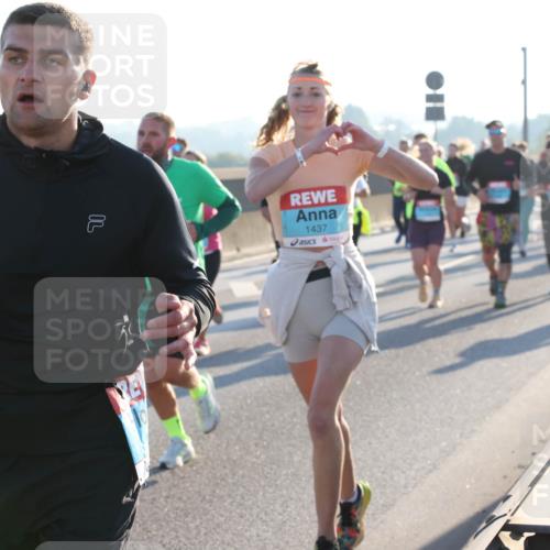 03.10.2025 - Köhlbrandbrückenlauf Lena Gebhardt http://msf.ph/oto/9061728 03.10.2025 09:19:54 Position 1 1437 meine-sportfotos.de