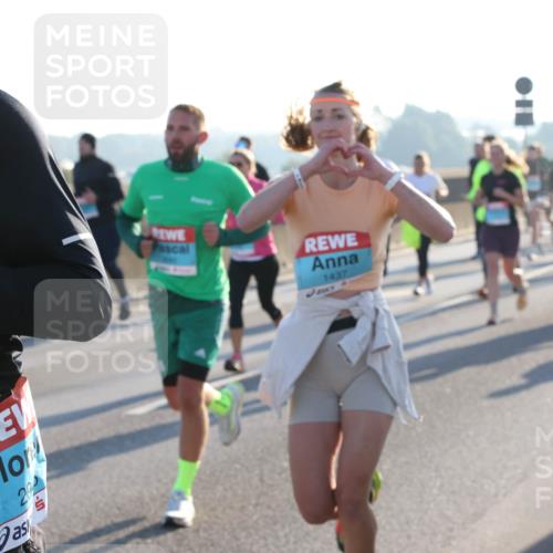 03.10.2025 - Köhlbrandbrückenlauf Lena Gebhardt http://msf.ph/oto/9061733 03.10.2025 09:19:54 Position 1 29, 1437 meine-sportfotos.de