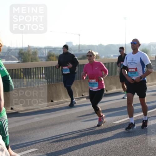 03.10.2025 - Köhlbrandbrückenlauf Lena Gebhardt http://msf.ph/oto/9061753 03.10.2025 09:19:55 Position 1  meine-sportfotos.de