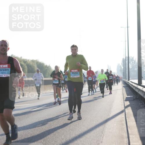 03.10.2025 - Köhlbrandbrückenlauf Jannik Wohlers http://msf.ph/oto/9061754 03.10.2025 09:15:13 Position 3 1274, 1517 meine-sportfotos.de