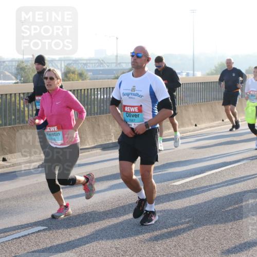 03.10.2025 - Köhlbrandbrückenlauf Lena Gebhardt http://msf.ph/oto/9061766 03.10.2025 09:19:55 Position 1 1169, 1566, 1567 meine-sportfotos.de