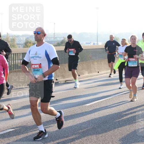 03.10.2025 - Köhlbrandbrückenlauf Lena Gebhardt http://msf.ph/oto/9061772 03.10.2025 09:19:56 Position 1 1566, 1567, 3268, 1169 meine-sportfotos.de