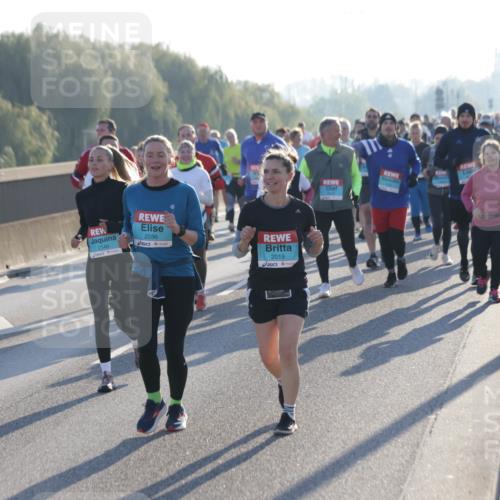 03.10.2025 - Köhlbrandbrückenlauf Jannik Wohlers http://msf.ph/oto/9061784 03.10.2025 09:23:14 Position 3 2149, 2036, 2019 meine-sportfotos.de