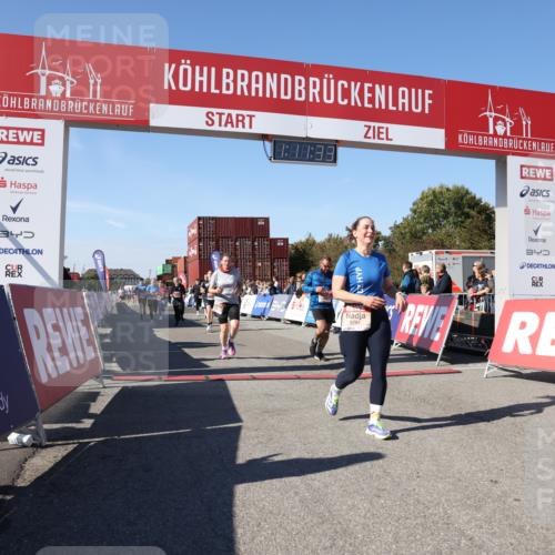 03.10.2025 - Köhlbrandbrückenlauf Lena Gebhardt http://msf.ph/oto/9061794 03.10.2025 13:11:34 Ziel 4158, 4315, 4325, 4427, 4501, 4538, 4617, 4777, 4782, 4799, 4845, 4999, 5145, 5794, 5939, 6028, 6217, 6218, 6517, 6563, 6680, 6689, 6690, 6691 meine-sportfotos.de
