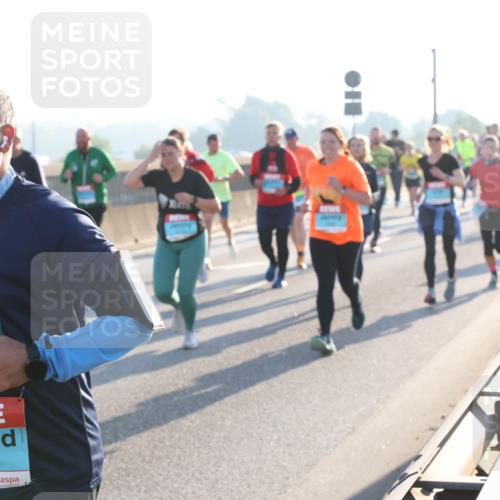 03.10.2025 - Köhlbrandbrückenlauf Lena Gebhardt http://msf.ph/oto/9061842 03.10.2025 09:19:58 Position 1 1296, 2024 meine-sportfotos.de