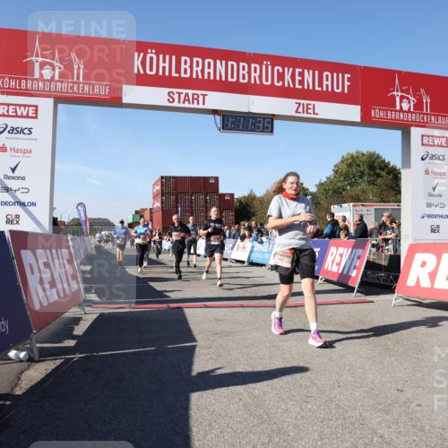 03.10.2025 - Köhlbrandbrückenlauf Lena Gebhardt http://msf.ph/oto/9061845 03.10.2025 13:11:35 Ziel 4158, 4315, 4325, 4427, 4501, 4538, 4617, 4777, 4782, 4799, 4845, 4999, 5145, 5794, 5939, 6028, 6217, 6218, 6517, 6563, 6680, 6689, 6690, 6691 meine-sportfotos.de