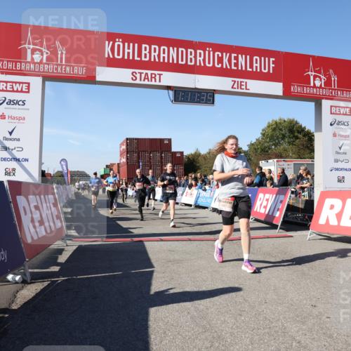 03.10.2025 - Köhlbrandbrückenlauf Lena Gebhardt http://msf.ph/oto/9061852 03.10.2025 13:11:36 Ziel 4158, 4315, 4325, 4427, 4501, 4538, 4568, 4617, 4736, 4777, 4782, 4799, 4845, 4999, 5145, 5794, 5937, 5939, 6028, 6217, 6218, 6517, 6563, 6680, 6689, 6690, 6691 meine-sportfotos.de