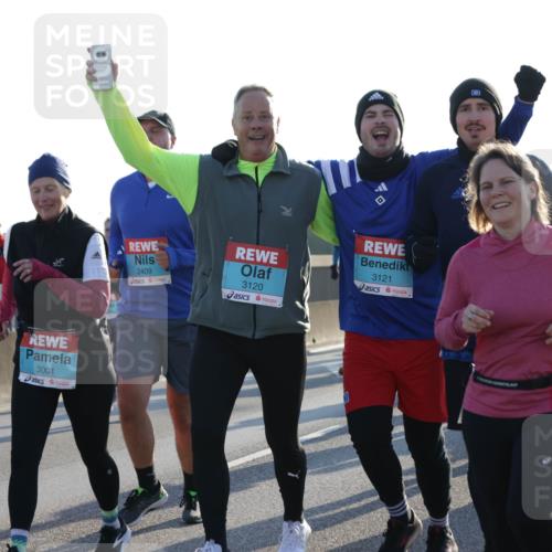 03.10.2025 - Köhlbrandbrückenlauf Jannik Wohlers http://msf.ph/oto/9061861 03.10.2025 09:23:19 Position 3 3001, 2409, 3120, 3121 meine-sportfotos.de