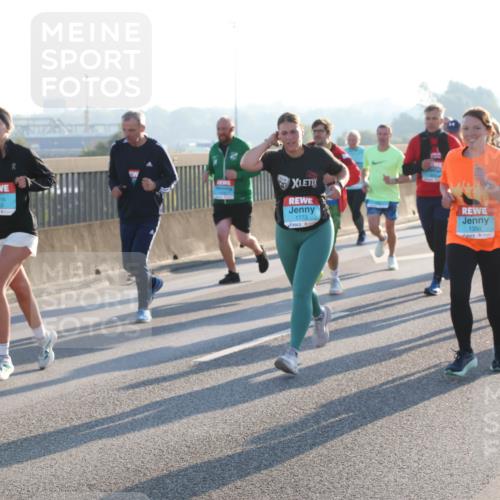 03.10.2025 - Köhlbrandbrückenlauf Lena Gebhardt http://msf.ph/oto/9061866 03.10.2025 09:19:59 Position 1 3753, 1773, 1350 meine-sportfotos.de